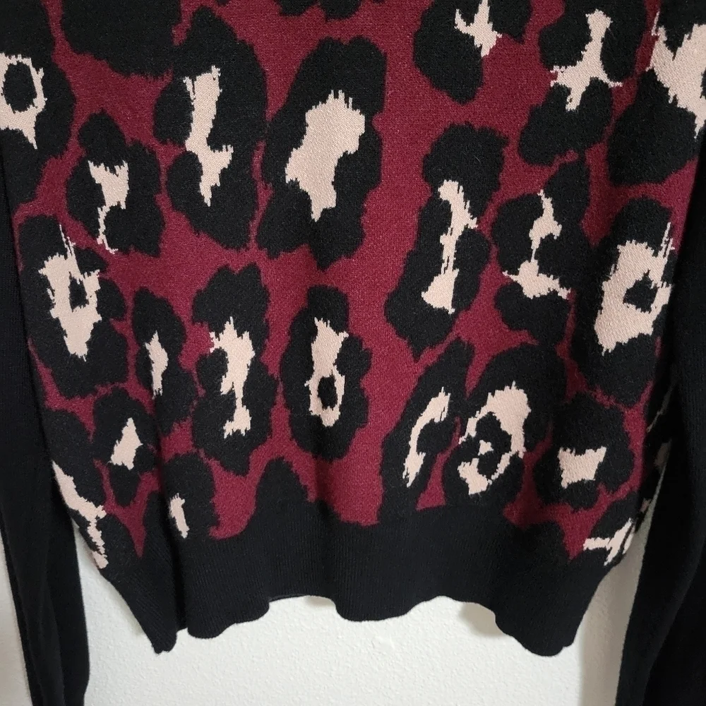 Romeo and Juliet Couture zip up sweater cheetah print size Large